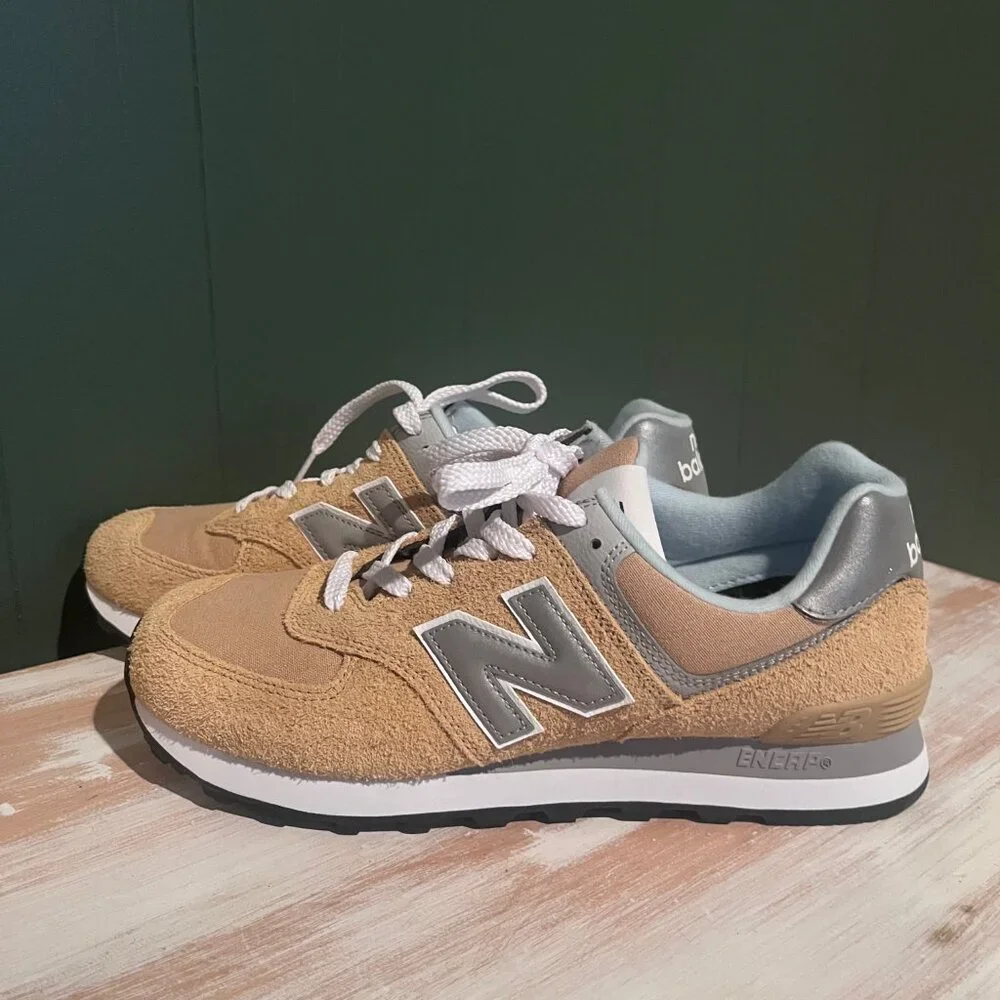 New Balance 574 Sneakers, Gold/Mustard Yellow, W10, NWOT - Picture 4 of 7